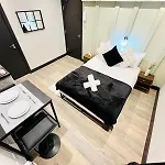 London 72 City Center Studio Top Location I