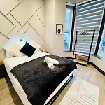 London 72 City Center Studio Top Location I
