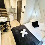 London 72 City Center Studio Top Location I